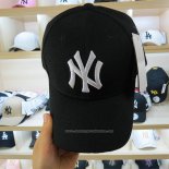 Gorra Nino New York Yankees 9Forty Plata Negro