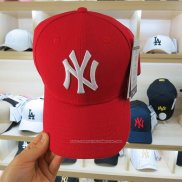 Gorra Beisbol New York Yankees 9Forty Plata Rojo